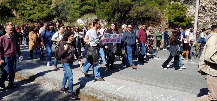 Η Ζωή Κωνσταντοπούλου στο πλευρό των πολιτών του Βόλου στο συλλαλητήριο και στην πορεία κατά της καύσης απορριμμάτων από την ΑΓΕΤ